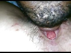 Olizoval ju, kým prišla v 1:06